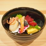 赤坂 すし 秀 - ミニ丼+握り5貫 1080円 の海鮮丼