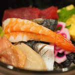 赤坂 すし 秀 - ミニ丼+握り5貫 1080円 の海鮮丼