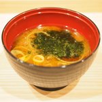 赤坂 すし 秀 - ミニ丼+握り5貫 1080円 の味噌汁