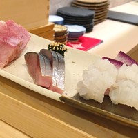鮨 てつ也 - 鰤、〆鯖、烏賊