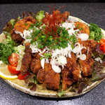 あや菜 - あや菜風 山賊焼き（￥1300）。でかい！ ニンニク醤油をガツンと効かせてあり、濃い味なので酒が進む