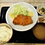 Berusaiyu No Buta - 淡麗とんかつ定食。880円