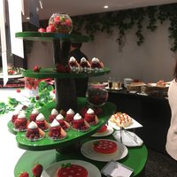 オールデイダイニング リモネ - 一番下のいちごのケーキ美味しかった