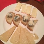 ヴェネチア酒場 - チーズの盛り合わせ