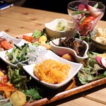 旨味食堂 べじ吉 - 明日香野菜の前菜盛り合わせ～サラダの草原仕立て～（1,280円）