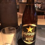 水炊き もつ鍋 鳥料理 博多 華味鳥 - 瓶ビール 黒ラベル中瓶 ¥680- (2018.1.31)