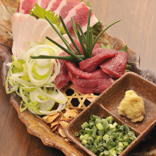 You can definitely try this! ! Assorted horse sashimi that continues to be loved by Fumai