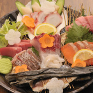 Seasonal sashimi, bitter gourd champuru, and mizunasu are also available◎