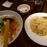 Shanhai Karyuu - 【2018.2.1(木)】本日のランチ①(もやしラーメン＆五目チャーハン)780円