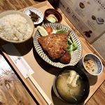 Hashinoyu Shokudou - 肉じゃがコロッケ(1個)と松浦港のアジフライ(1匹)のミックスフライ定食
