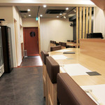 阿波座 なが友 - カウンター8席と4名テーブル×2(2017.12月下旬)