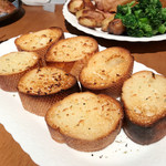 菜鶏 - ガーリックトースト