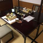Haginoyado Tomoe - 此方のテーブル席へ