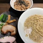 つけ麺一燈 - 「豚塩清湯ラーメン〜帰ってきたぶたらぁめん」＋「豚そぼろ丼」