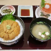 函館うに むらかみ 日本生命札幌ビル店 - 「生うに丼」(4320円)と「イクラ醤油漬け」(30g 918円)