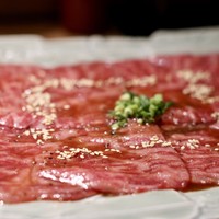 長者町 焼肉 輪心 - サーロインユッケ