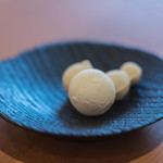 和三盆 恵菓 - 白珠入（しらたまいり）和三盆丸（わさんぼんだま）