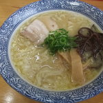 ひかり食堂 - 鶏塩そばです。濃厚なスープでした。