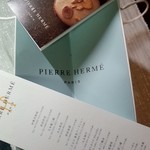 ピエール・エルメ・パリ - 袋とカタログ