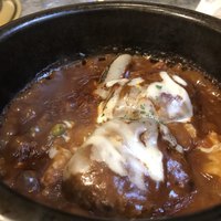 川崎名物 炭火焼肉 食道園 - 煮込みハンバーグランチ（918円）石焼き煮込みハンバーグ韓国風って感じでグツグツいってます。