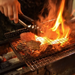 엄선한 「곱창구이」는 브랜드 돼지 「상주돼지」를 사용.