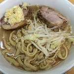 ラーメン二郎 - ラーメン 750円　麺半分・ヤサイちょっと・ニンニクで