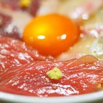 立場割烹 SSAW - 季節のぜいたく御膳 1000円 の本鮪と真鯛の漬け丼(赤酢)