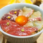 立場割烹 SSAW - 季節のぜいたく御膳 1000円 の本鮪と真鯛の漬け丼(赤酢)