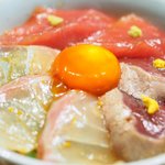 立場割烹 SSAW - 季節のぜいたく御膳 1000円 の本鮪と真鯛の漬け丼(赤酢)