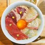 立場割烹 SSAW - 季節のぜいたく御膳 1000円 の本鮪と真鯛の漬け丼(赤酢)