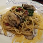 緑のイスキア - 「瀬戸内海の牡蠣を使った和風パスタ」 牡蠣が絶妙～！パスタもアルデンテで鷹の爪がピリリと効いて旨～い！