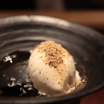 アカ - バニラアイスとシェリーワインソースときな粉