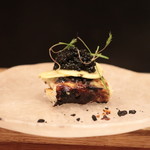 アカ - 穴子をサフランで炊いた、オランダ蕪とキャビア