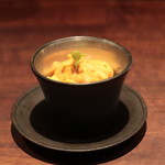 アカ - イカスミのパエリアに北海道の雲丹オン