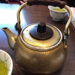 しげ吉 - お替わり自由なお茶