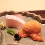 木山 - 15日熟成カンパチ、赤貝の造り