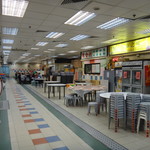 上環街市 - こんな感じのテーブルとイス