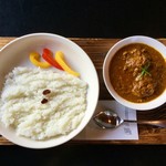 スプーンソング - チキンカレー(手羽元2本入り)/900円