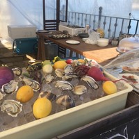 レストラン ラ・マーレ - お店の外には、牡蠣がズラリ！
