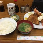 とんかつ八千代 - 車海老•アジフライ定食。¥1900(税込)