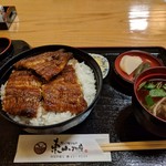 炭火焼うなぎ 東山物産 - うな丼（う巻きが隠れてました）