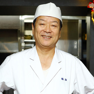 矢菅健氏（ヤスゲタケシ）―ふぐを知り尽くした、熟練の技が光る