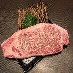 Tanshabu Nabe To Yakiniku No Mise Koizumi - 皿からはみ出すほどのボリューム　はみだしロース