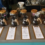 hazeru coffee 古沢本店 - 試飲コーナー。