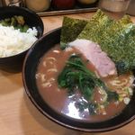 武道家 賢斗 - ラーメンとライス 700円