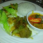 SUNWAY PUTRA HOTEL - メインとライス