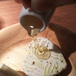 CHEESE FAICAL - ❤の形のリコッタチーズに蜂蜜をトロ～(*￣∇￣)ノ