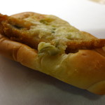 香港山崎麵飽 - 料理写真:魚柳包(HKD10.5) 魚のフライとタルタル。