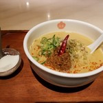 香家 - 姫担々麺とサービスのミニ杏仁豆腐