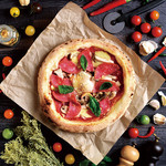 石窑那不勒斯披萨“生意式腊肠和半熟鸡蛋的玛格丽特披萨”